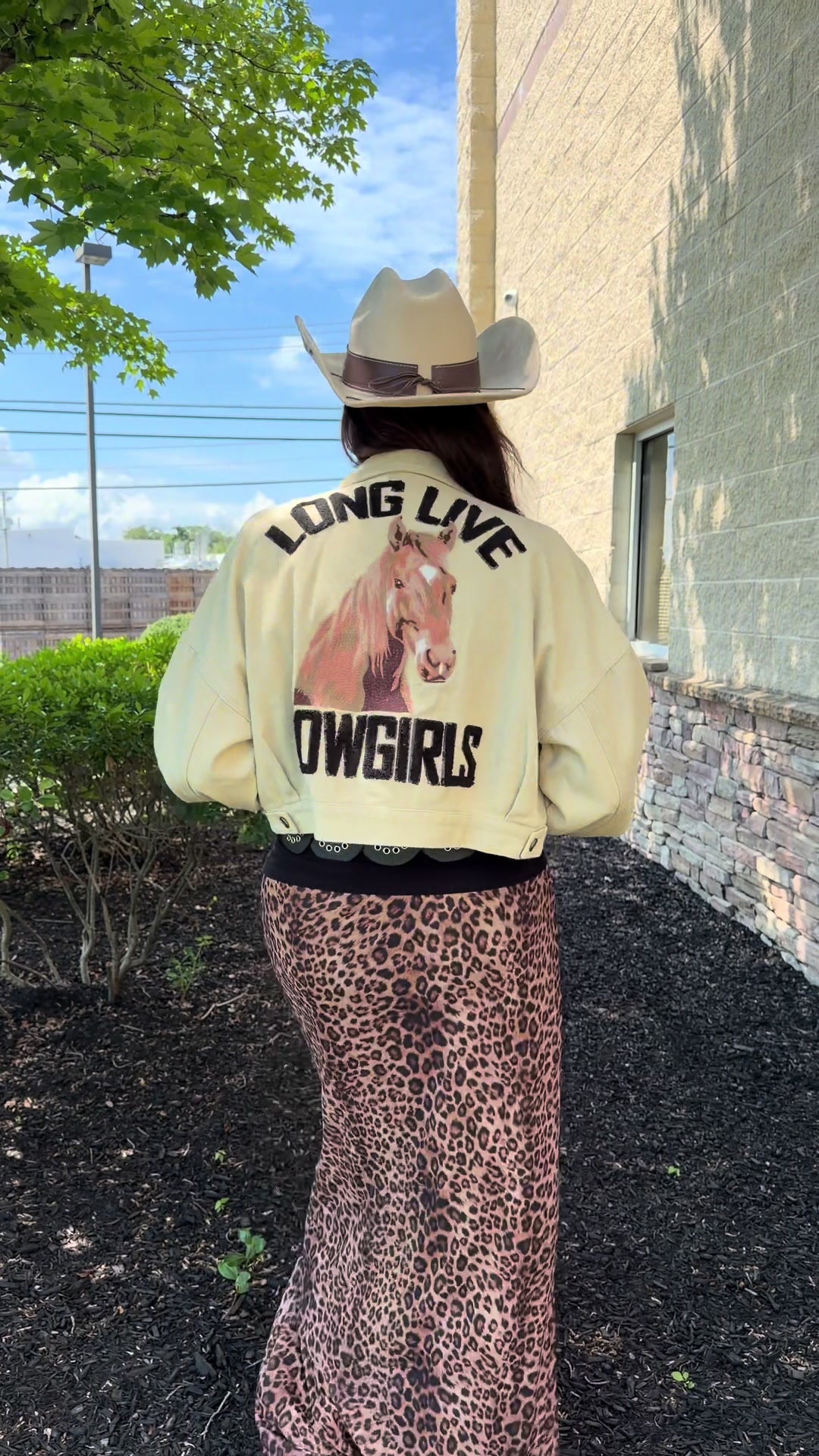 @hensandhoneyshoppe