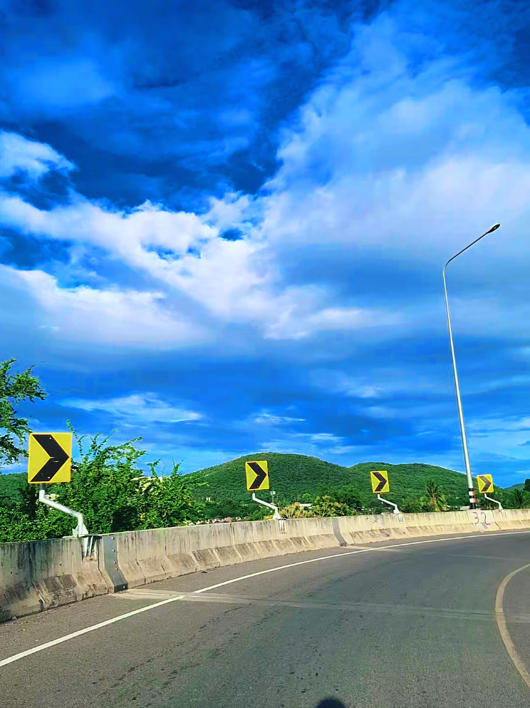 @ลูกสาวหล่า