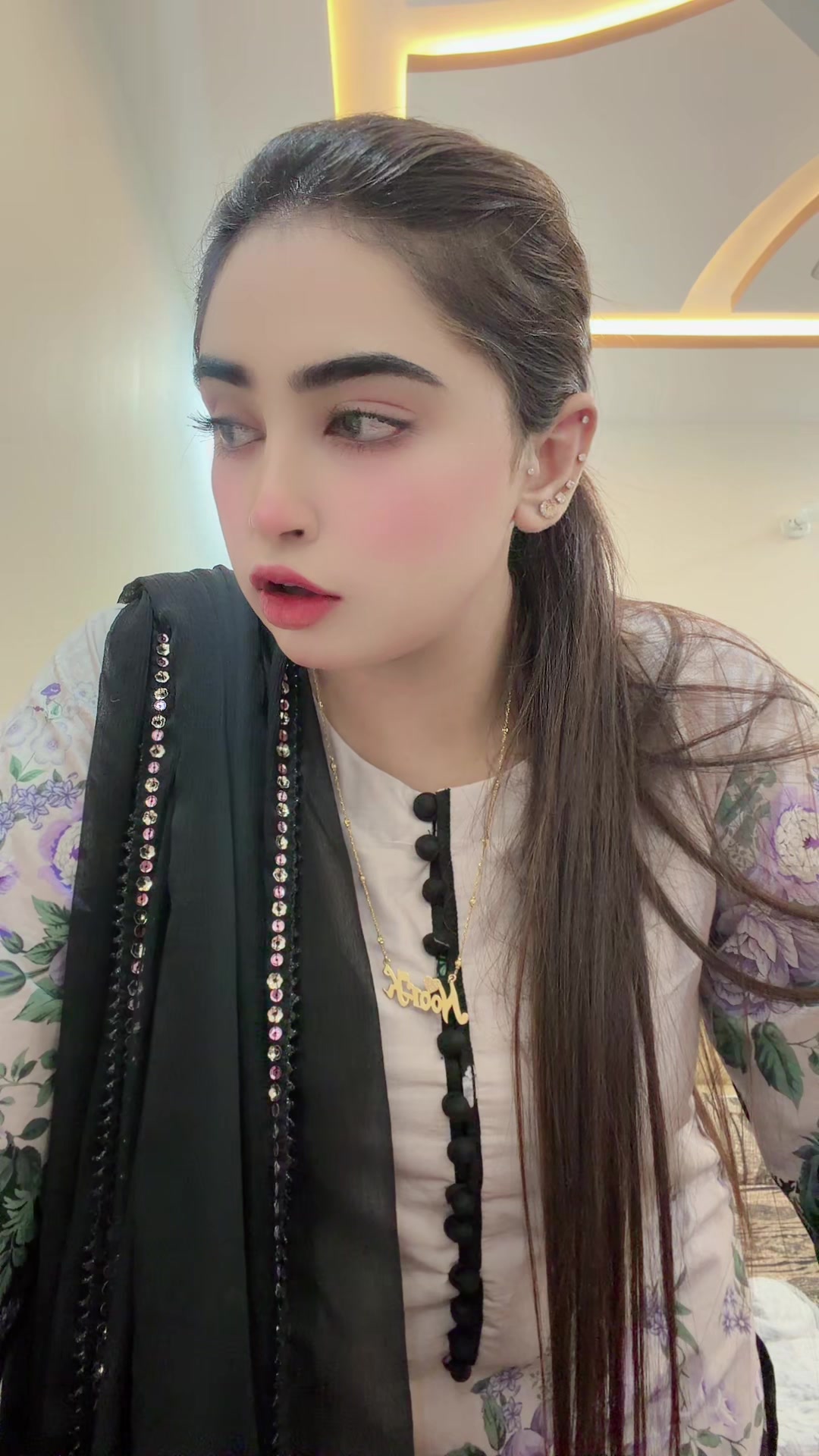 @NooR ALi 👸🏻🥀