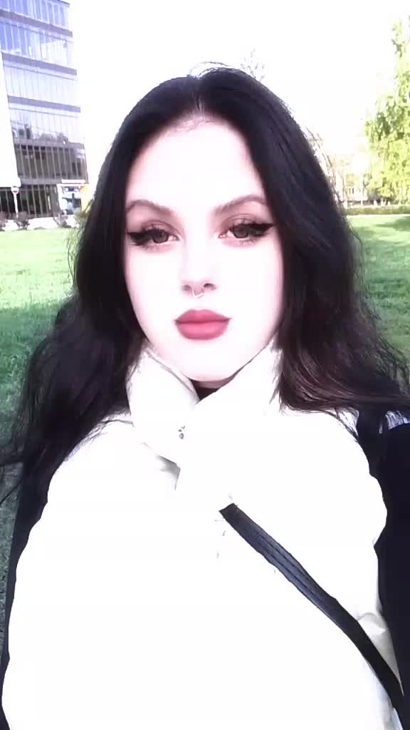 @брюнетка на солях😶🌫️🌿