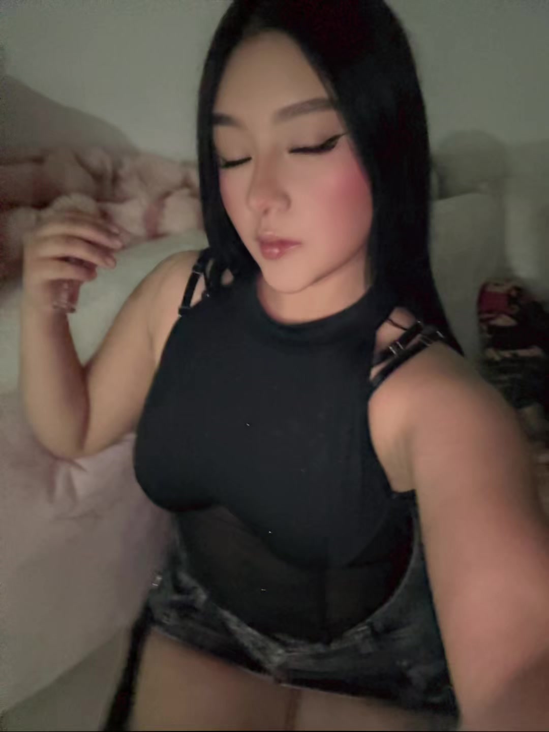 @Laura🩷.