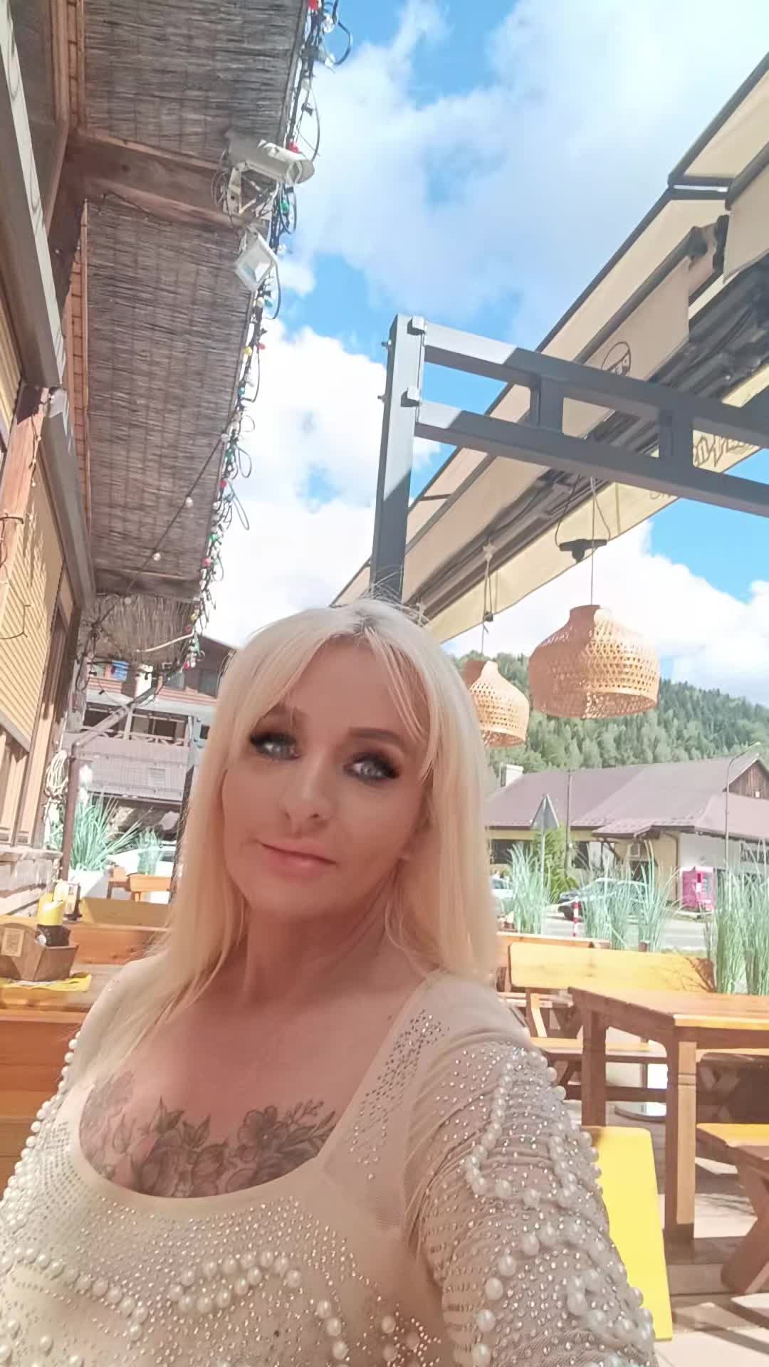 @Laluna