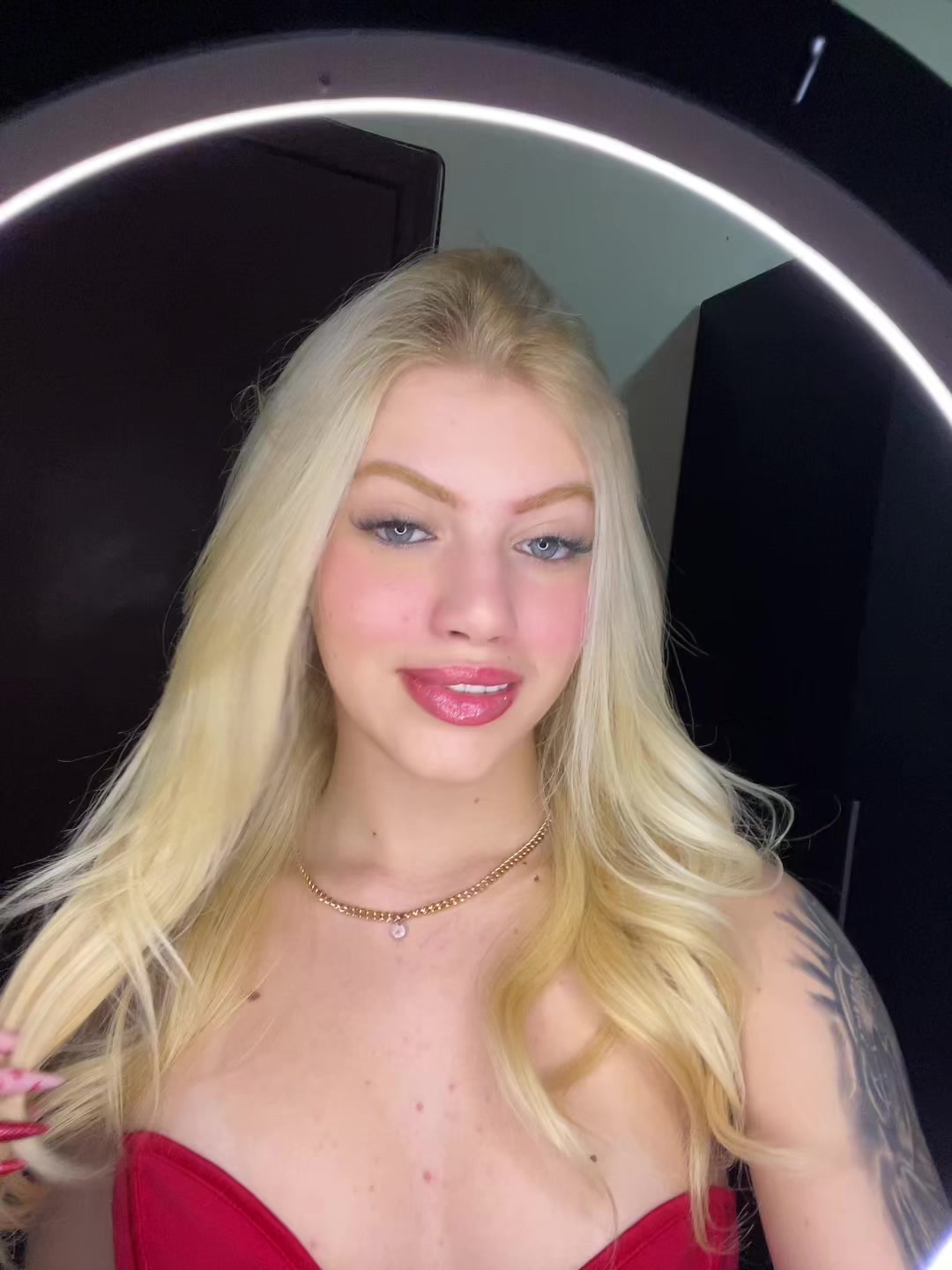 @laviniaalopes