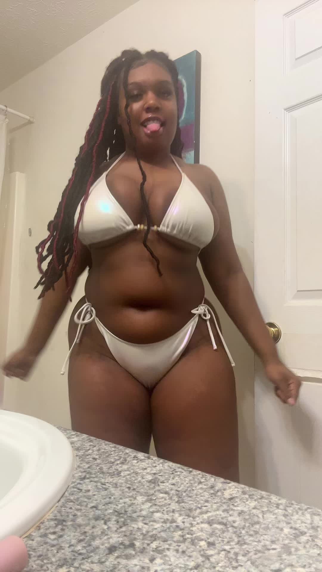 @Prettylil_ayanna15