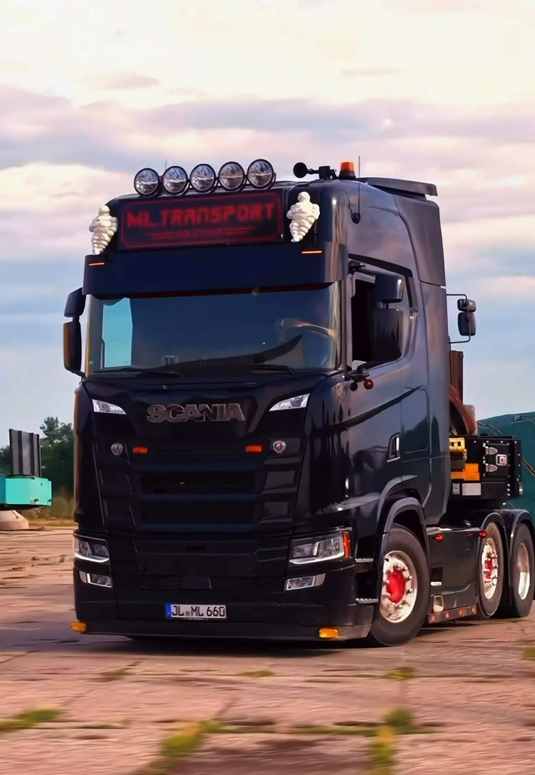 @xTheMainTrucker™
