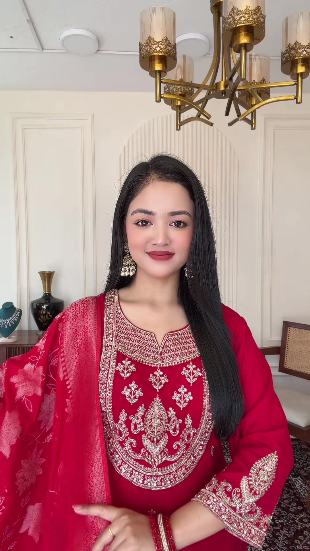 @Naina_TheAttire