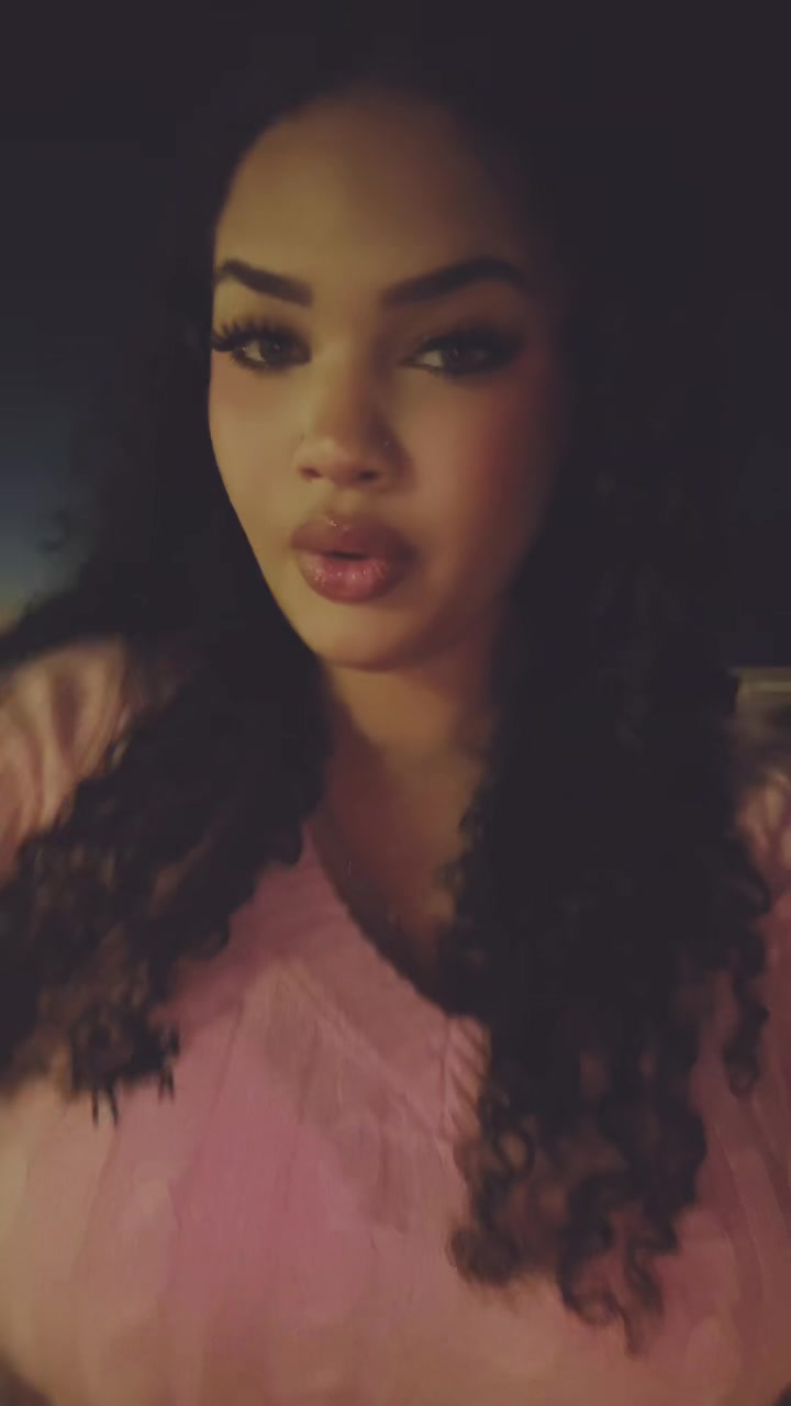 @Bella