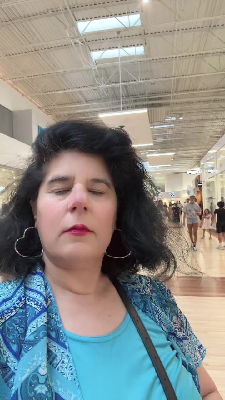 @Bella
