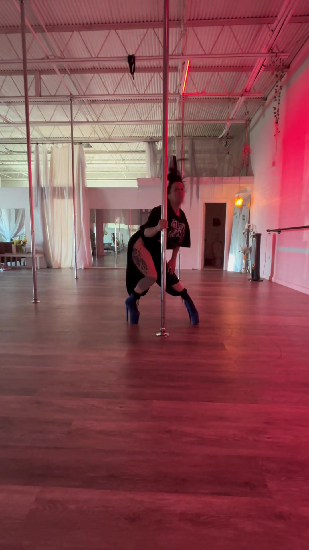 @ChateauWo | Pole Studio