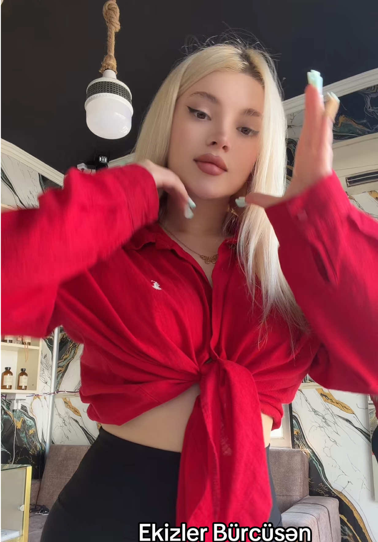 @Moniş🤍