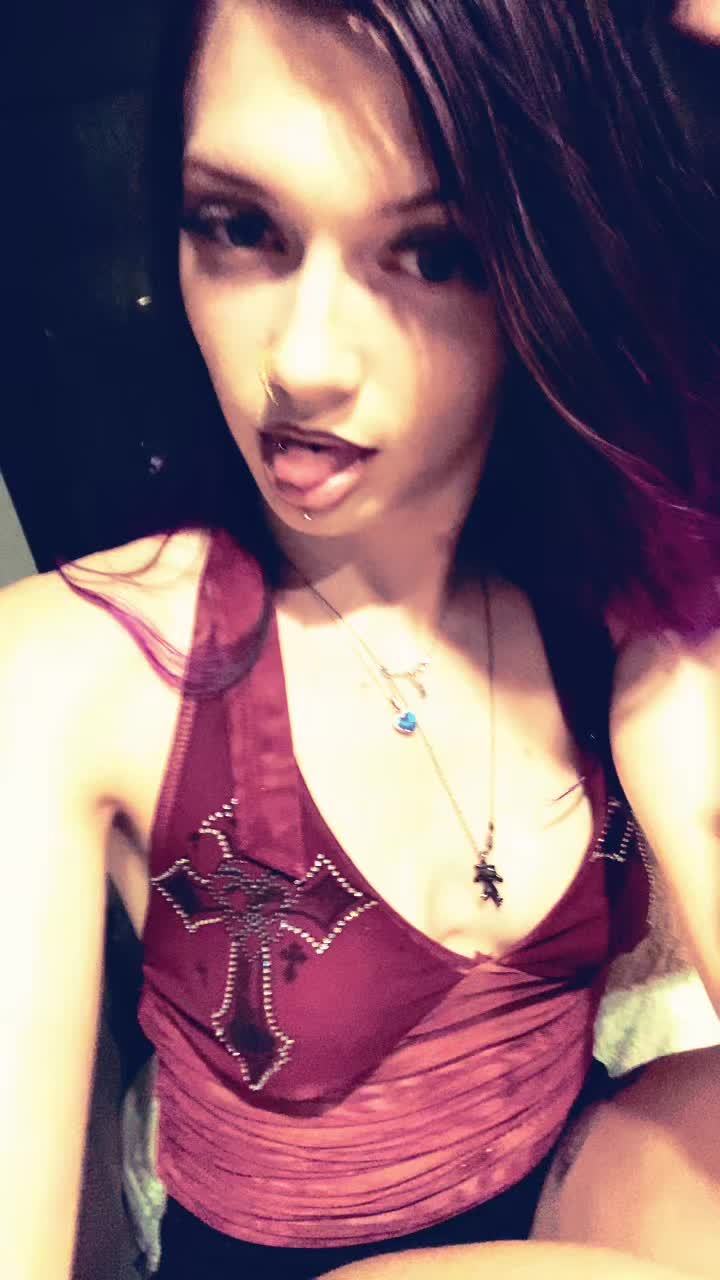 @pretty.poison.4.4.4