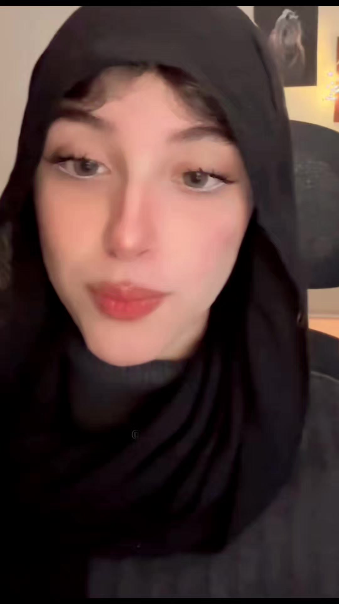 @elhums