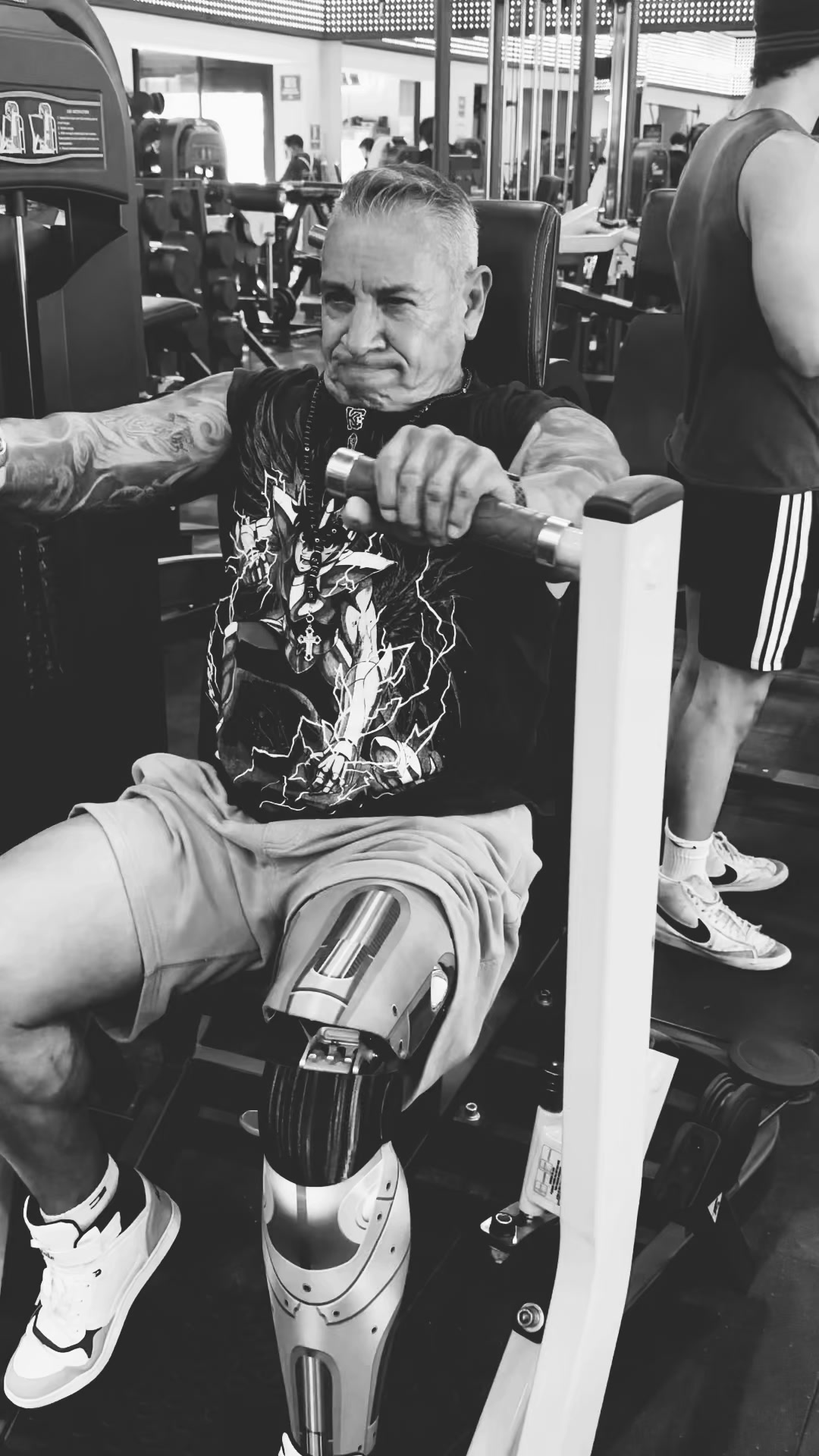 @Leo Flores IFBB PRO
