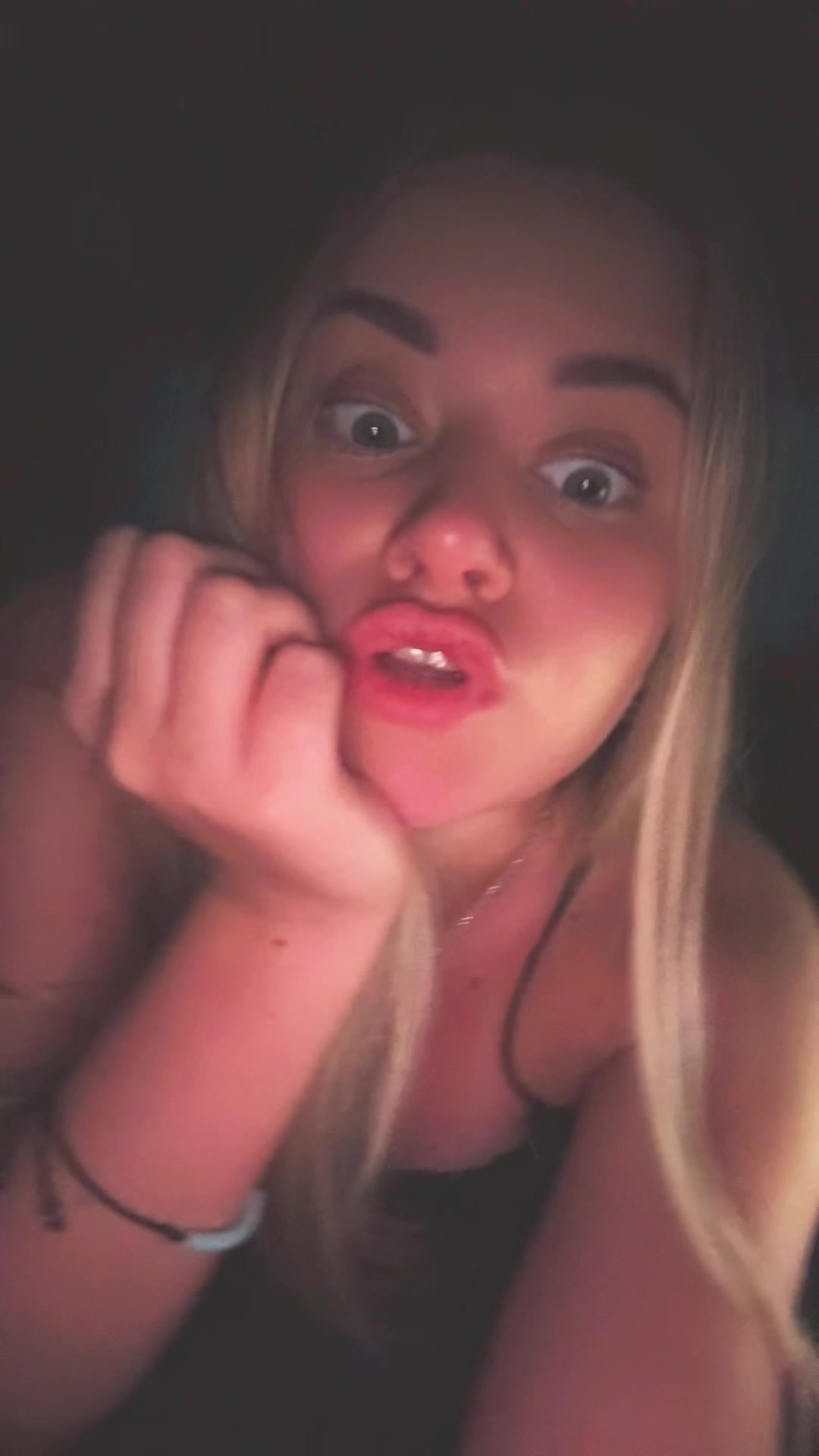 @𝑉𝑎𝑙𝑒𝑟𝑖𝑎 🐾
