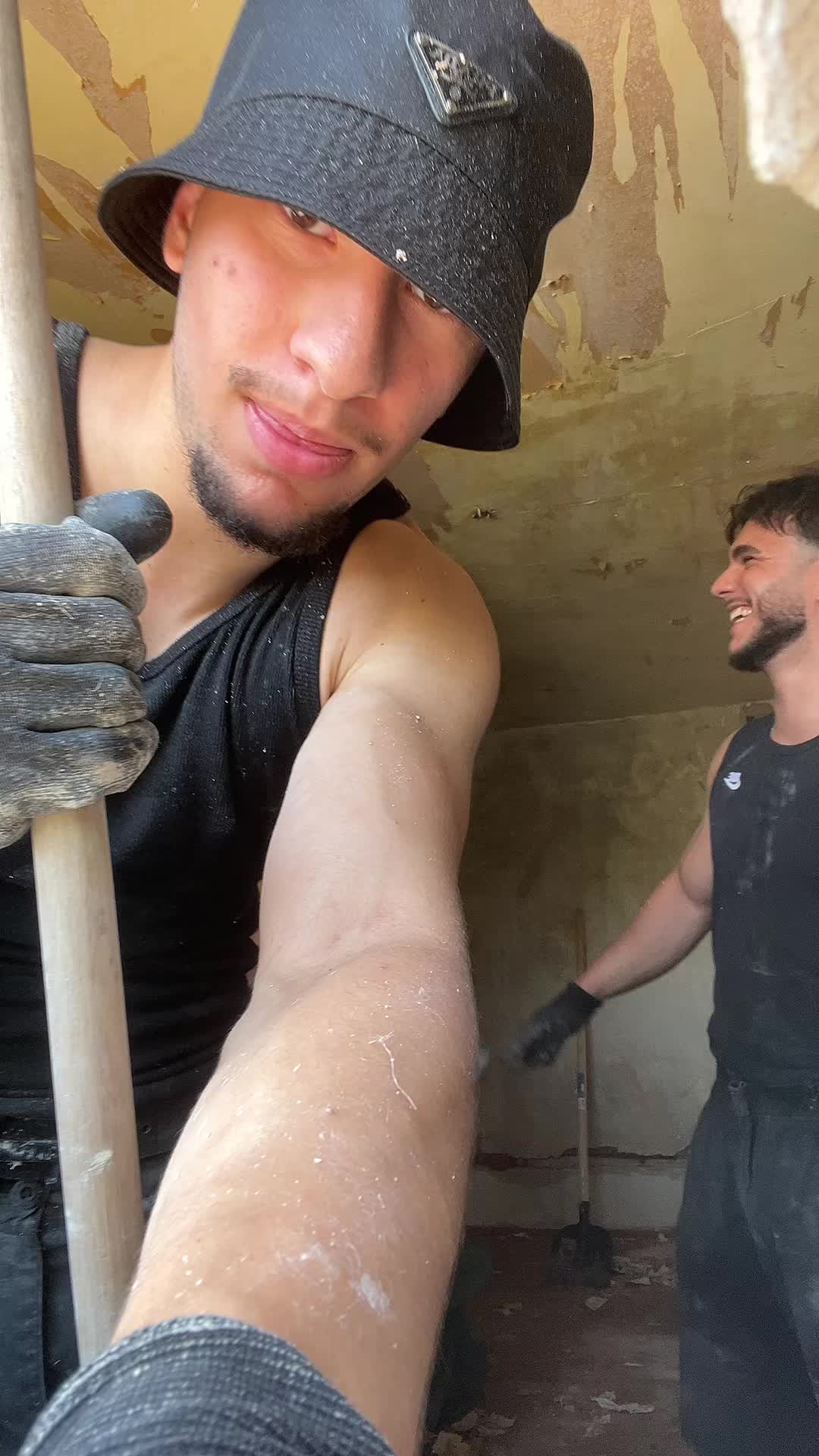 @MIT KOPF DURCH DIE DECKE