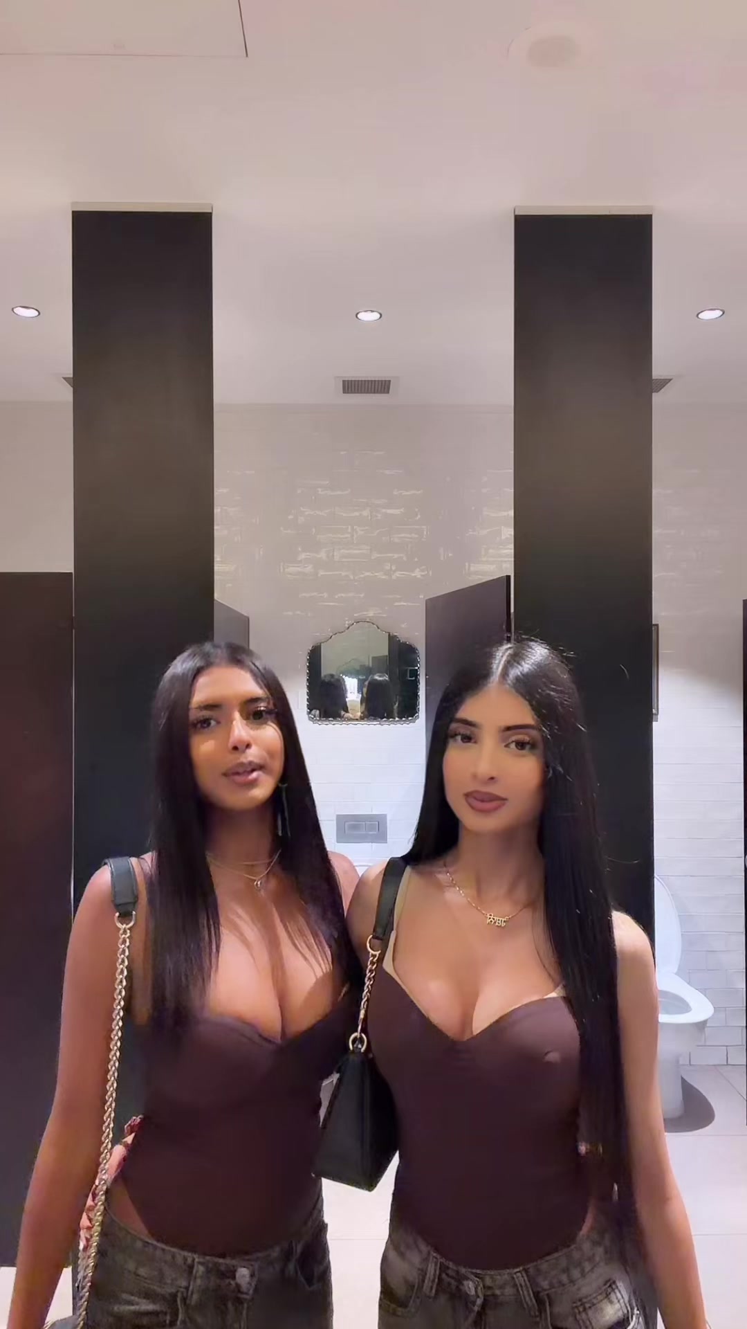 @𝑅 ☬