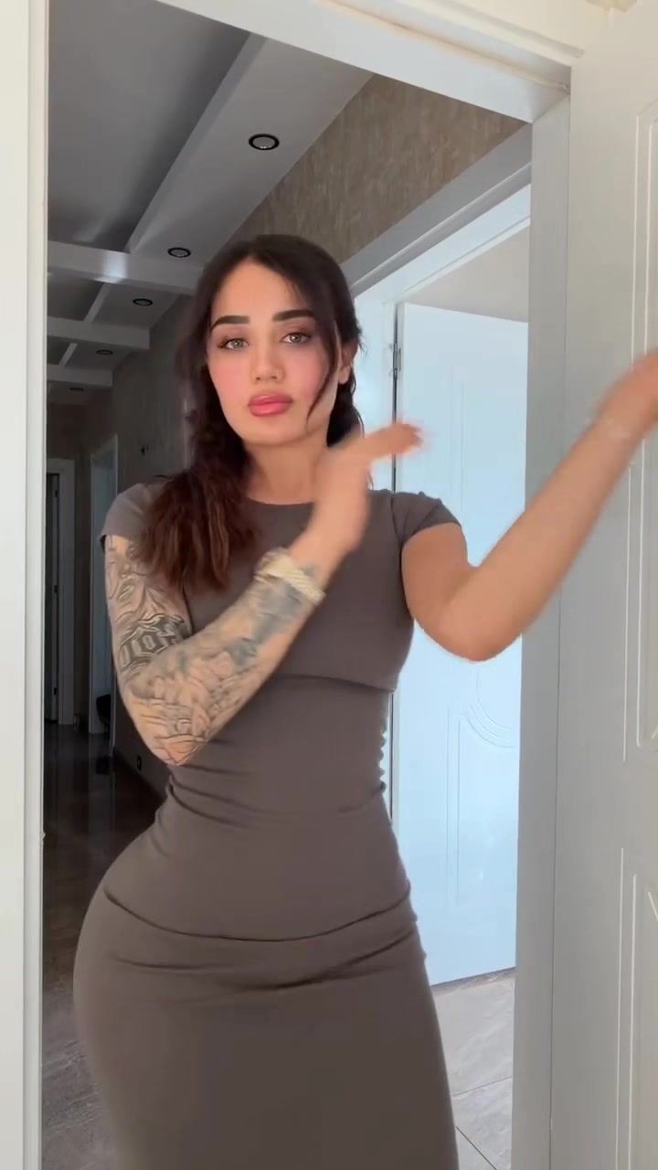 @MELEK AZAD 😇