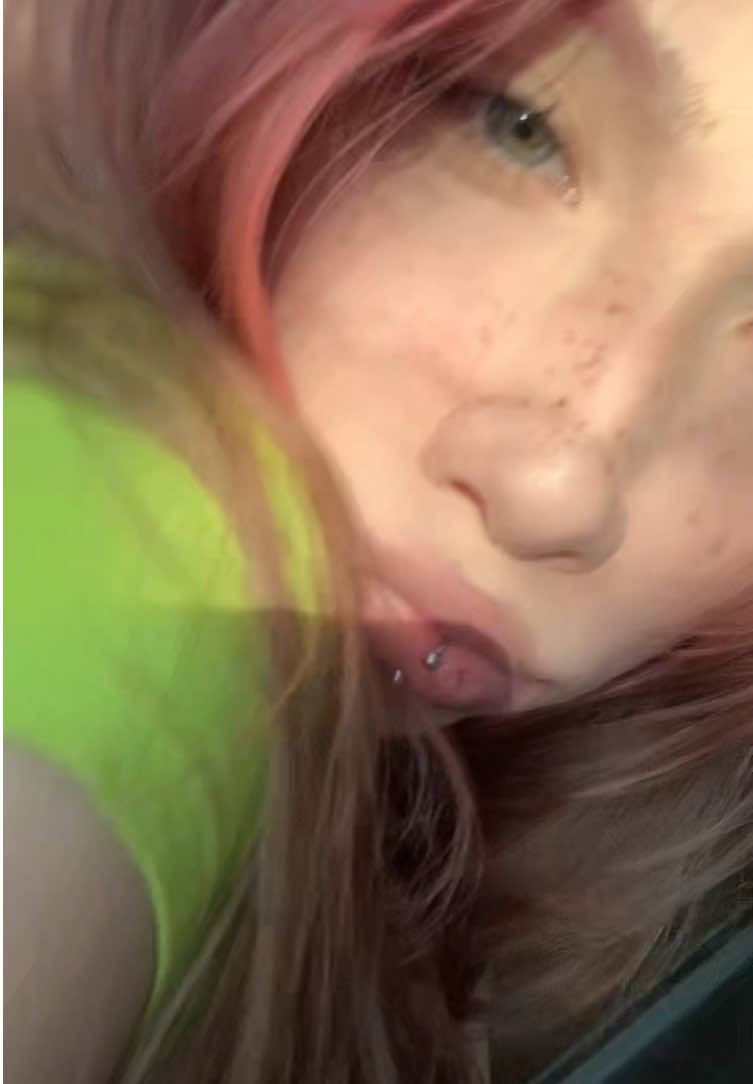 @🦴🧟♀️🧟♀️🦴