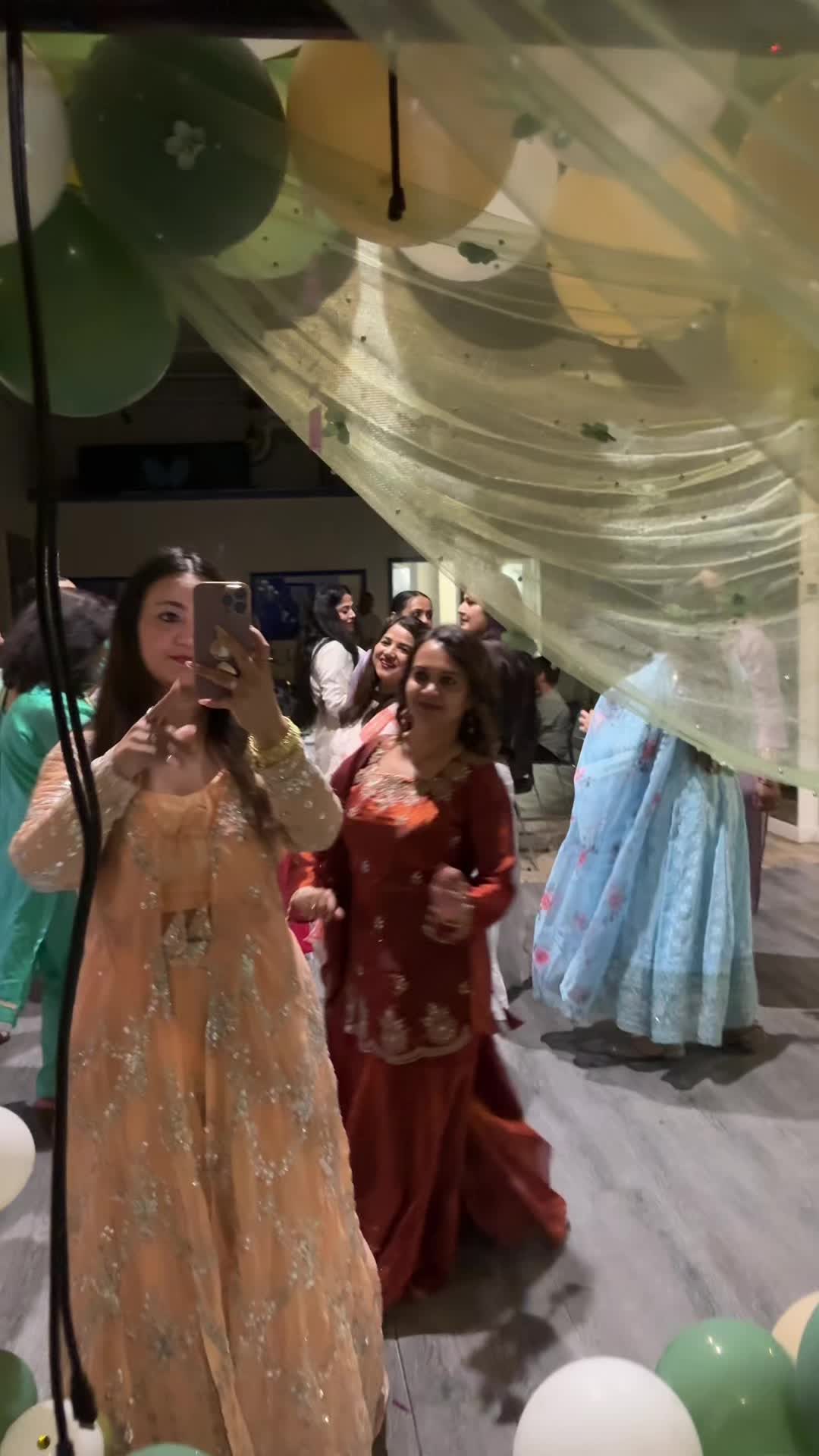 @Neeru👸 🥰 🤗 🫶🏻