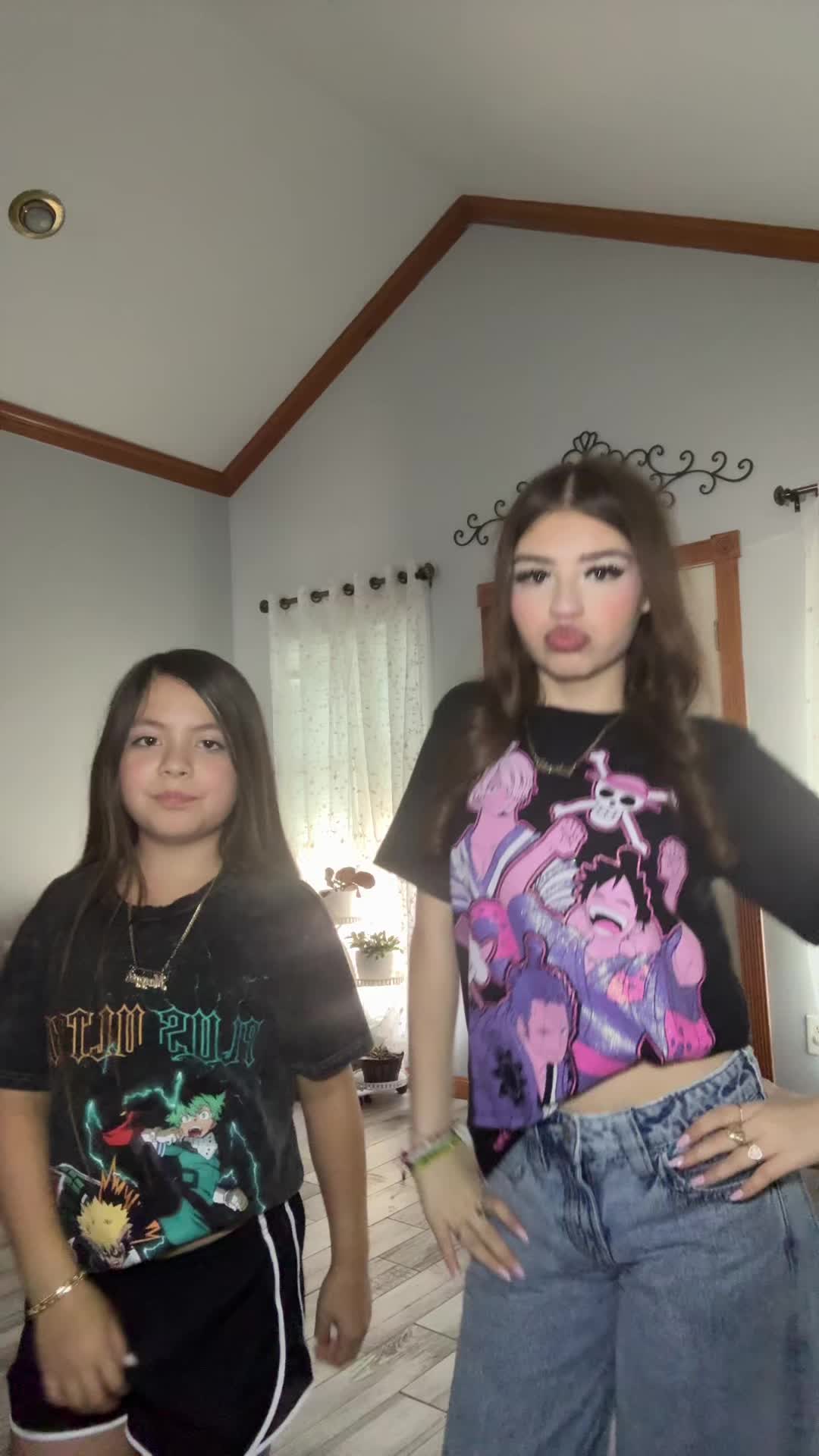 @Deliciaasisters