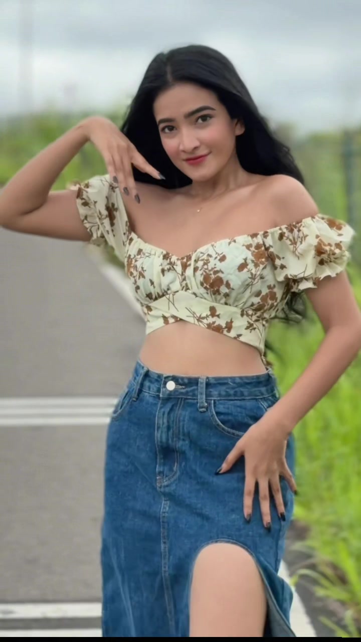 @Tinadaniel_