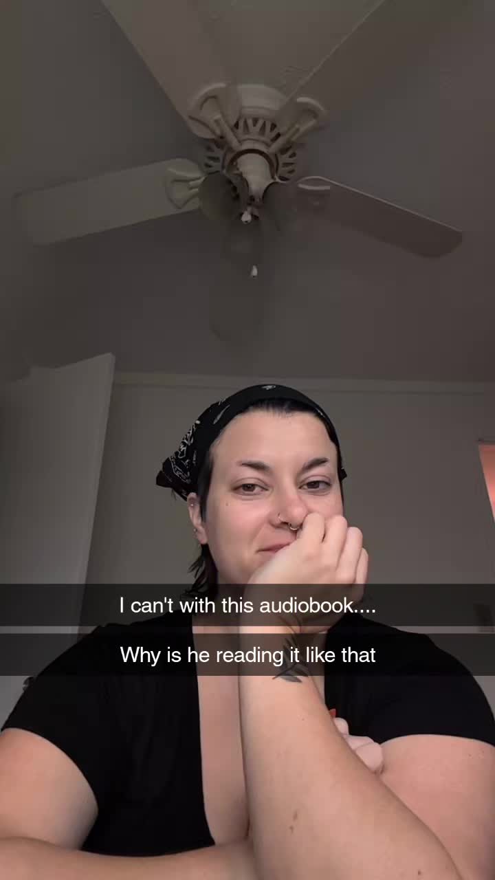 @Kayla ✨🖤📚