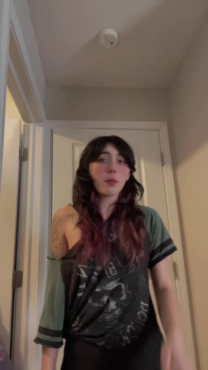 @<3 :}