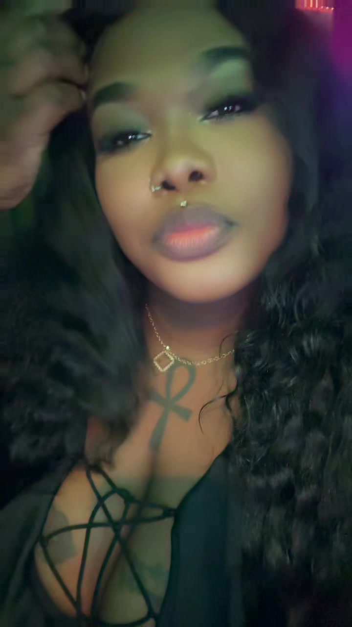 @Oshungoddess | content creator