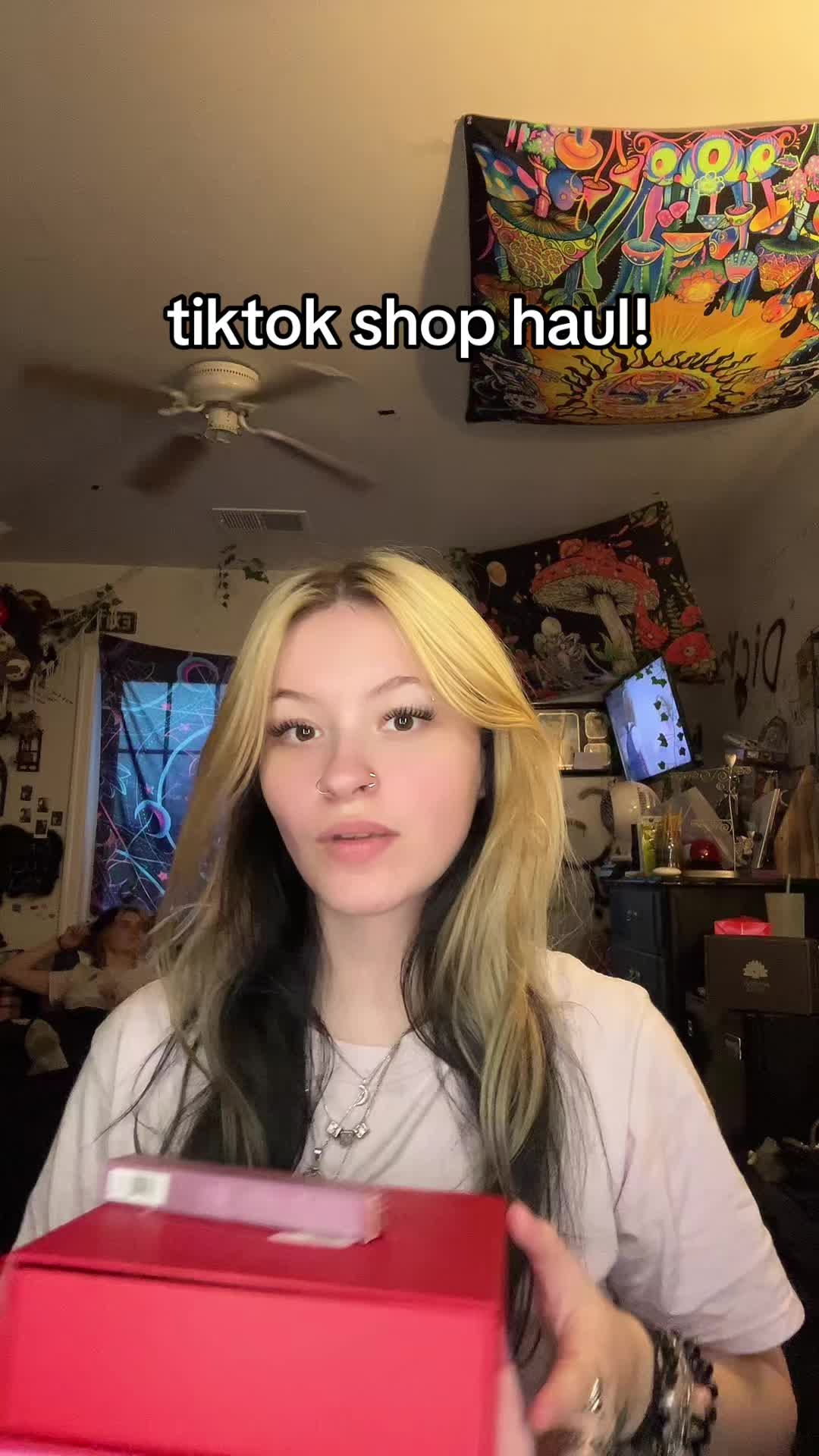 @Lyv