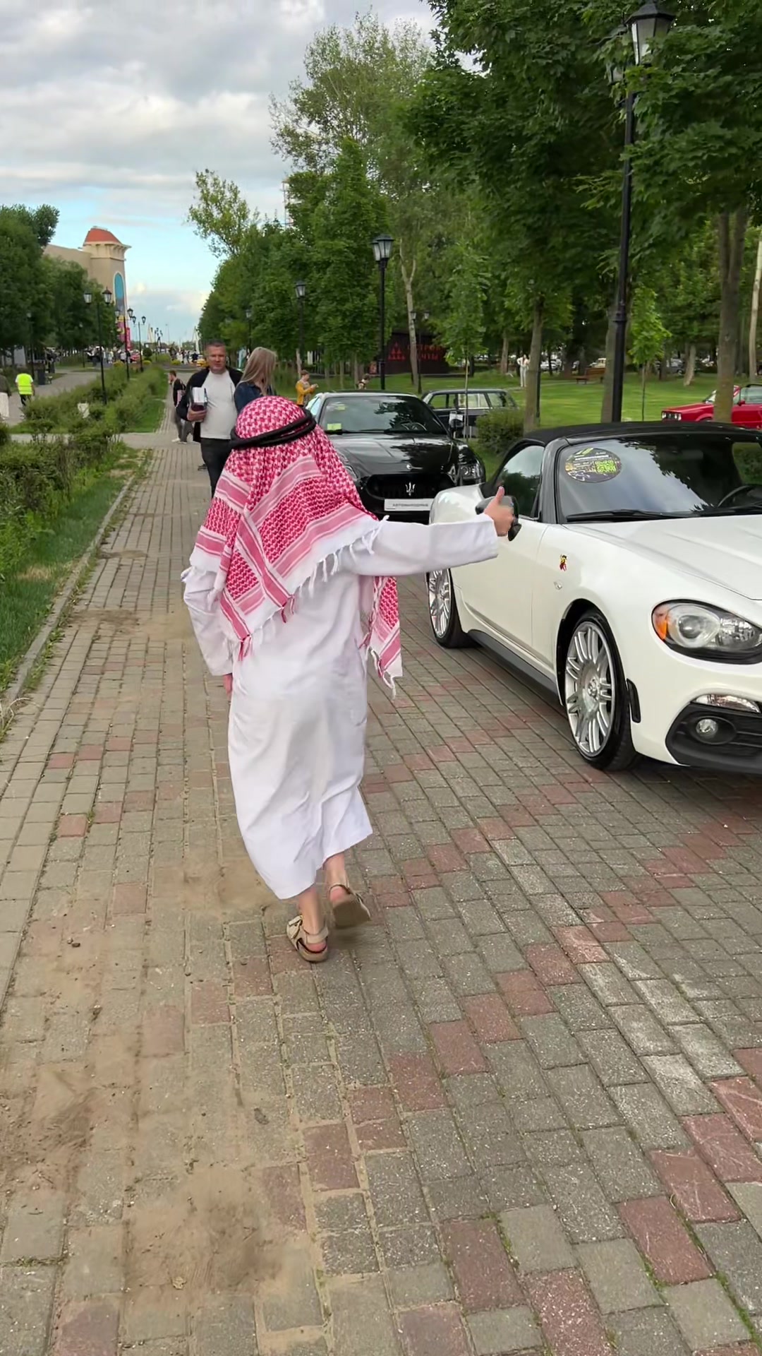 @elasadhabibi