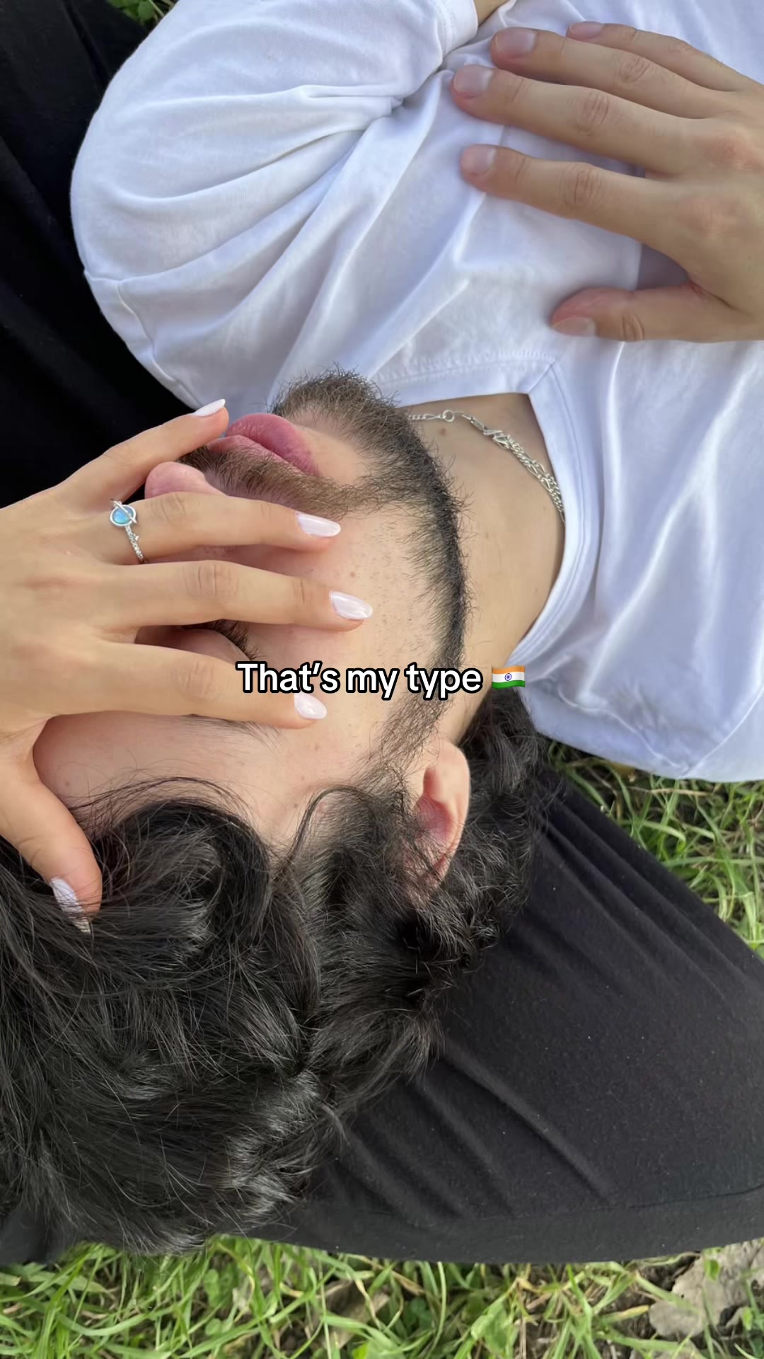 @huzzyandya
