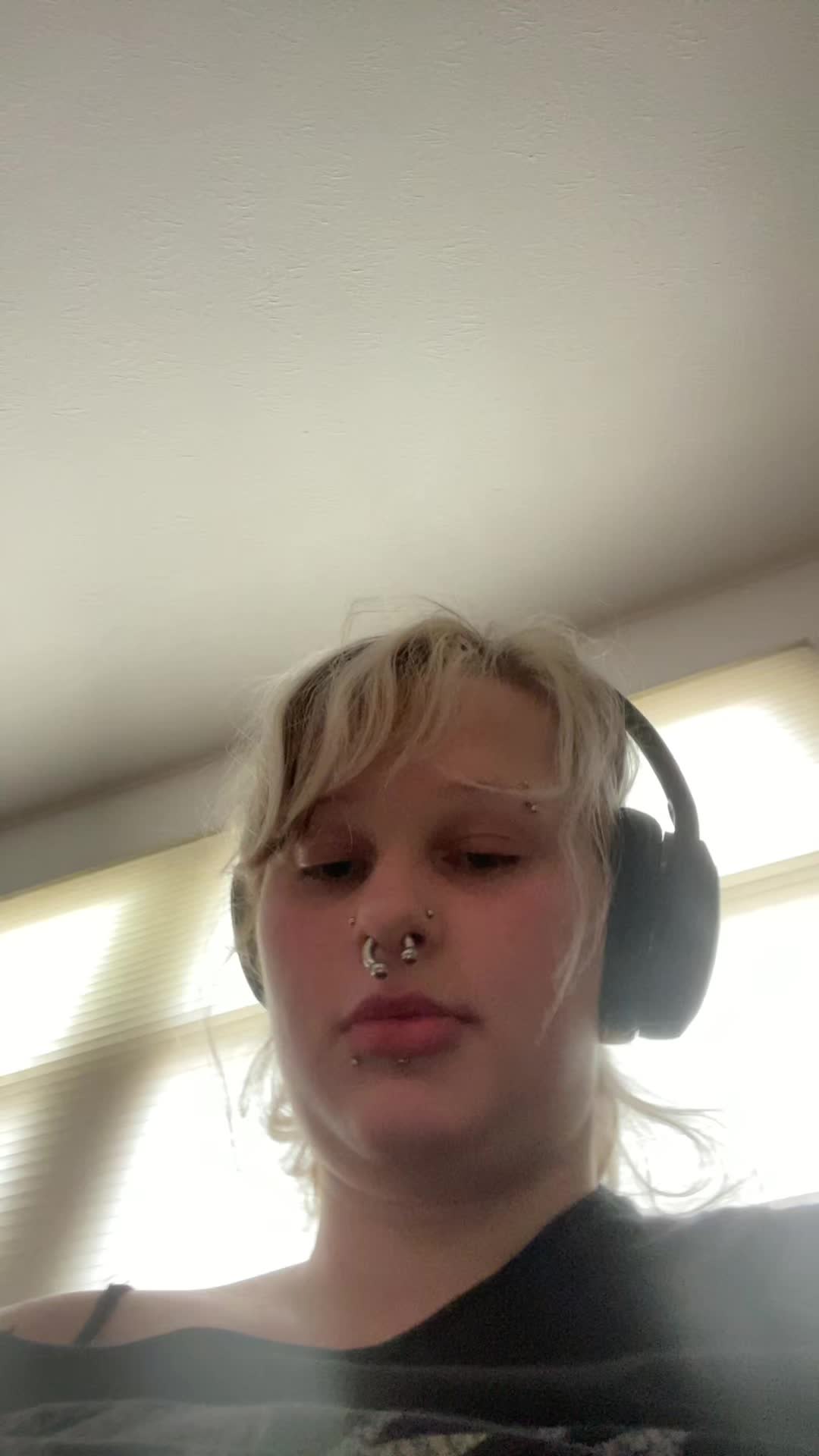 @(stella) not underboob