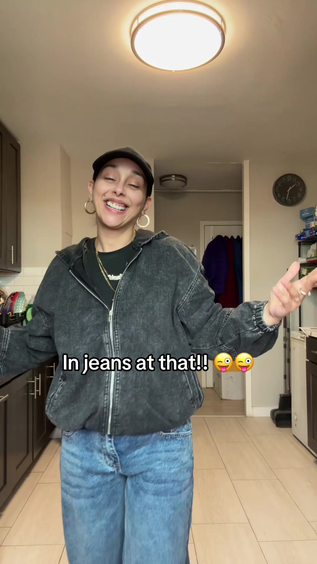 @momof4