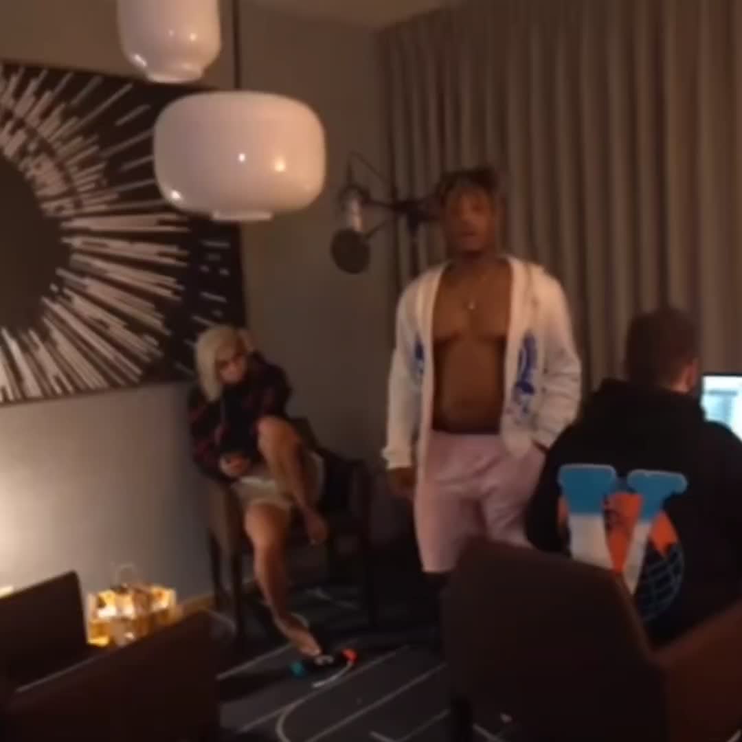 @𝖮XY.𝖠𝖬