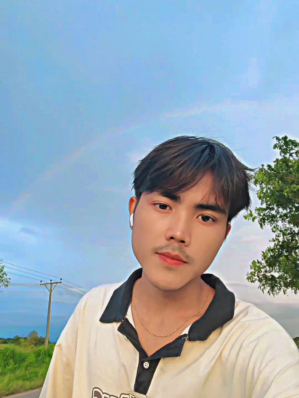 @"ခင်မို့မို့အေး"