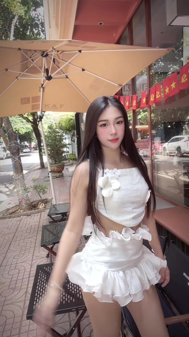 @Phượng th&iacute;ch ngắm m&acirc;y