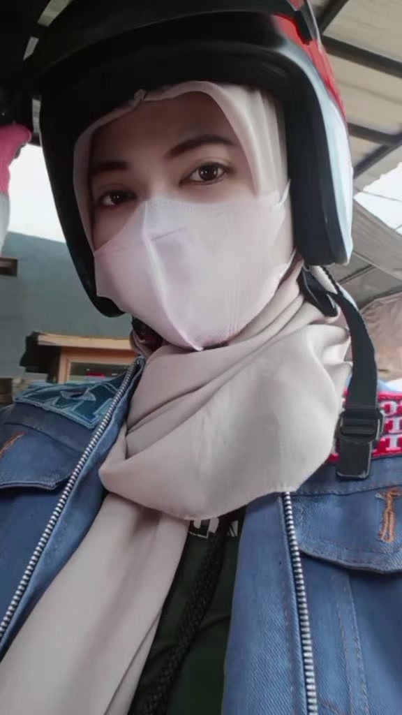 @Dari Kontak Anda