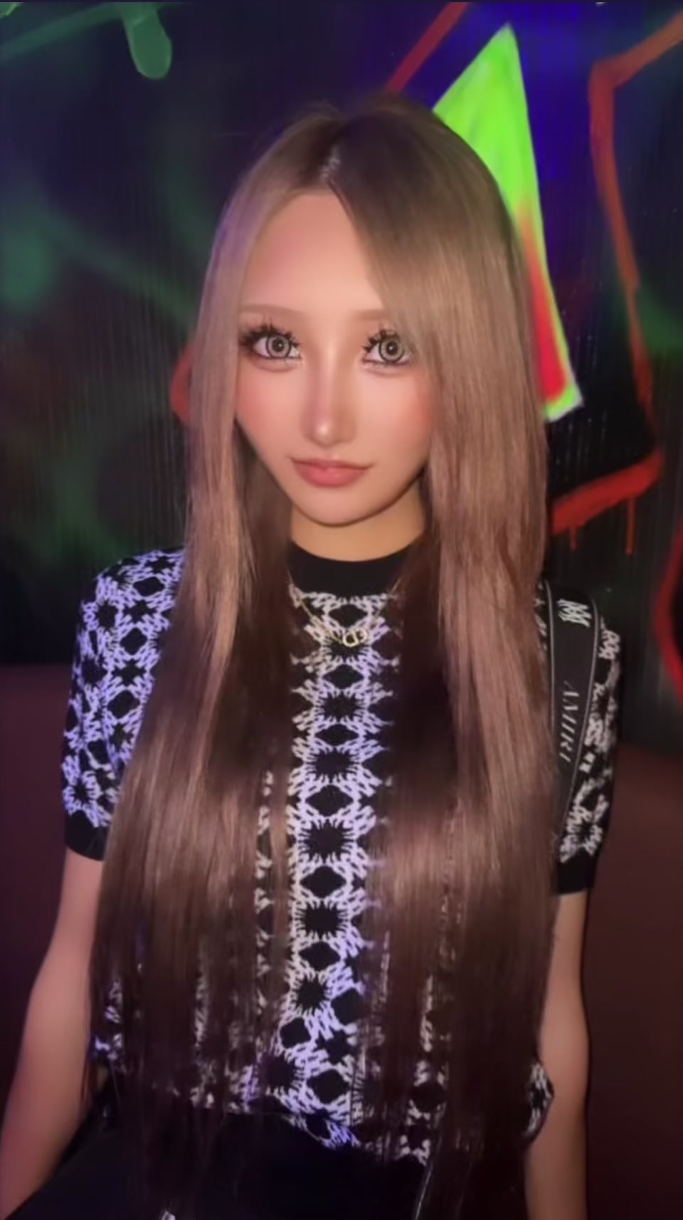 @ねおん