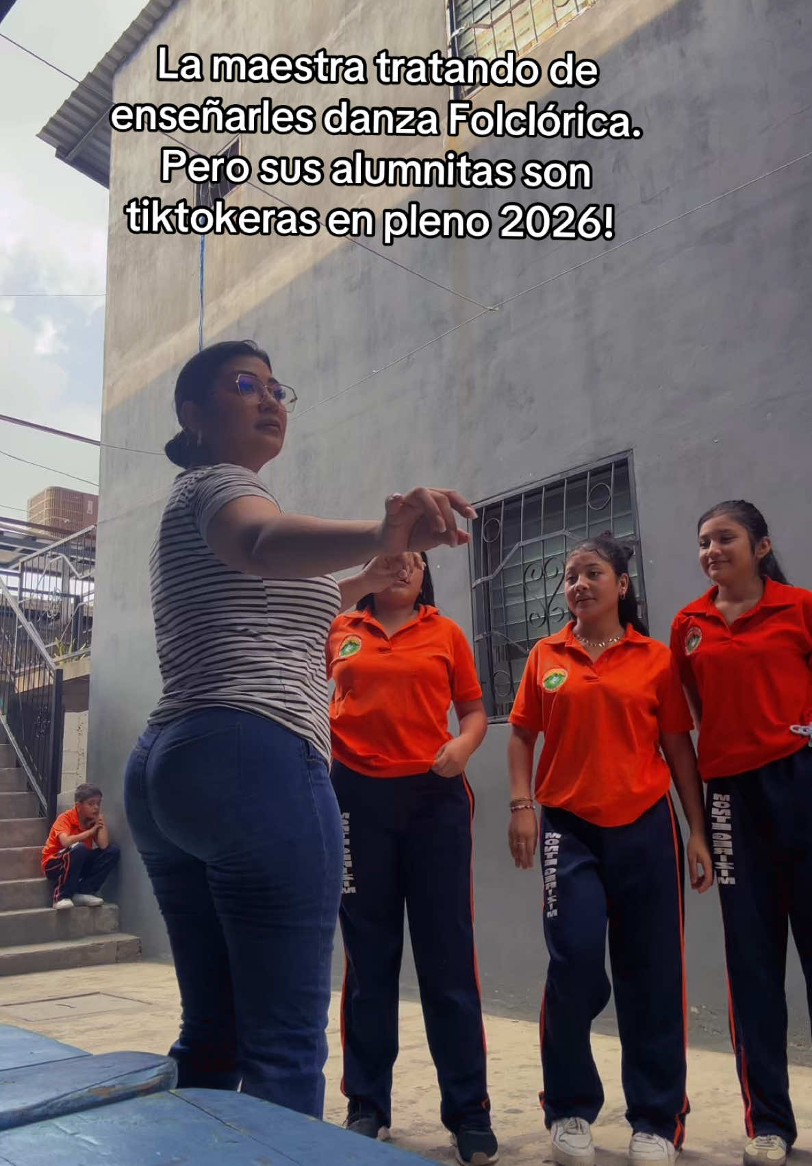 @Miss. Chavez 👩🏻&zwj;🏫🍎