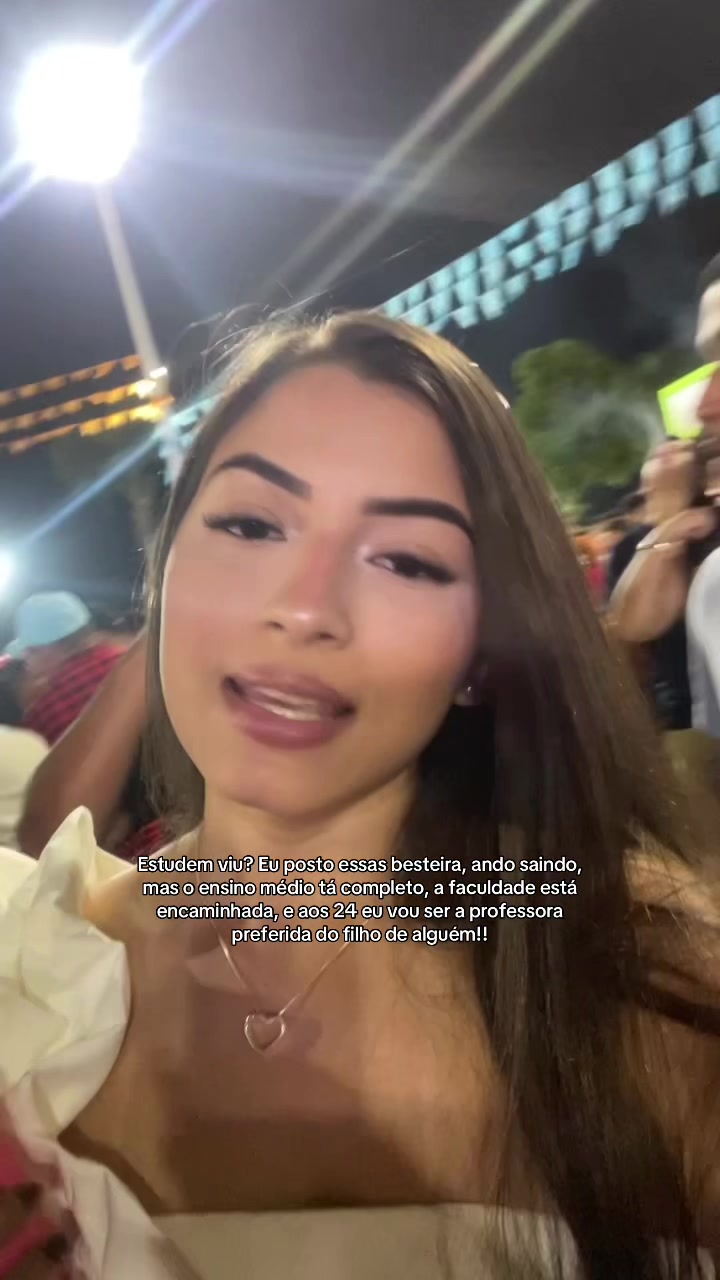 @Adriane Vit&oacute;ria