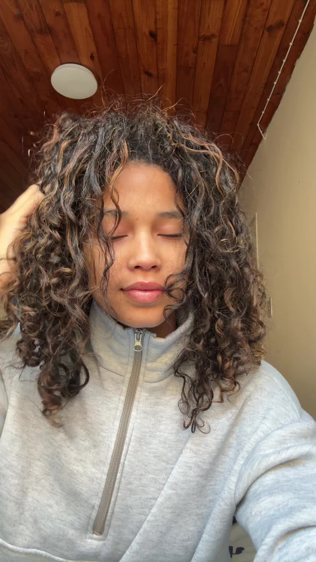 @momofebs