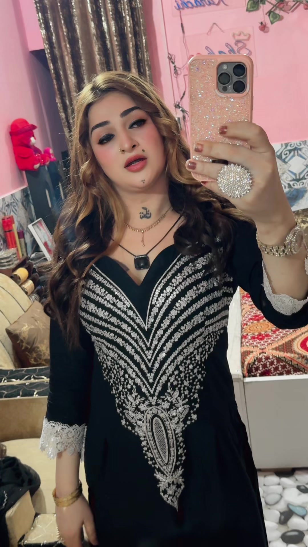 @Misses Karachi zindage