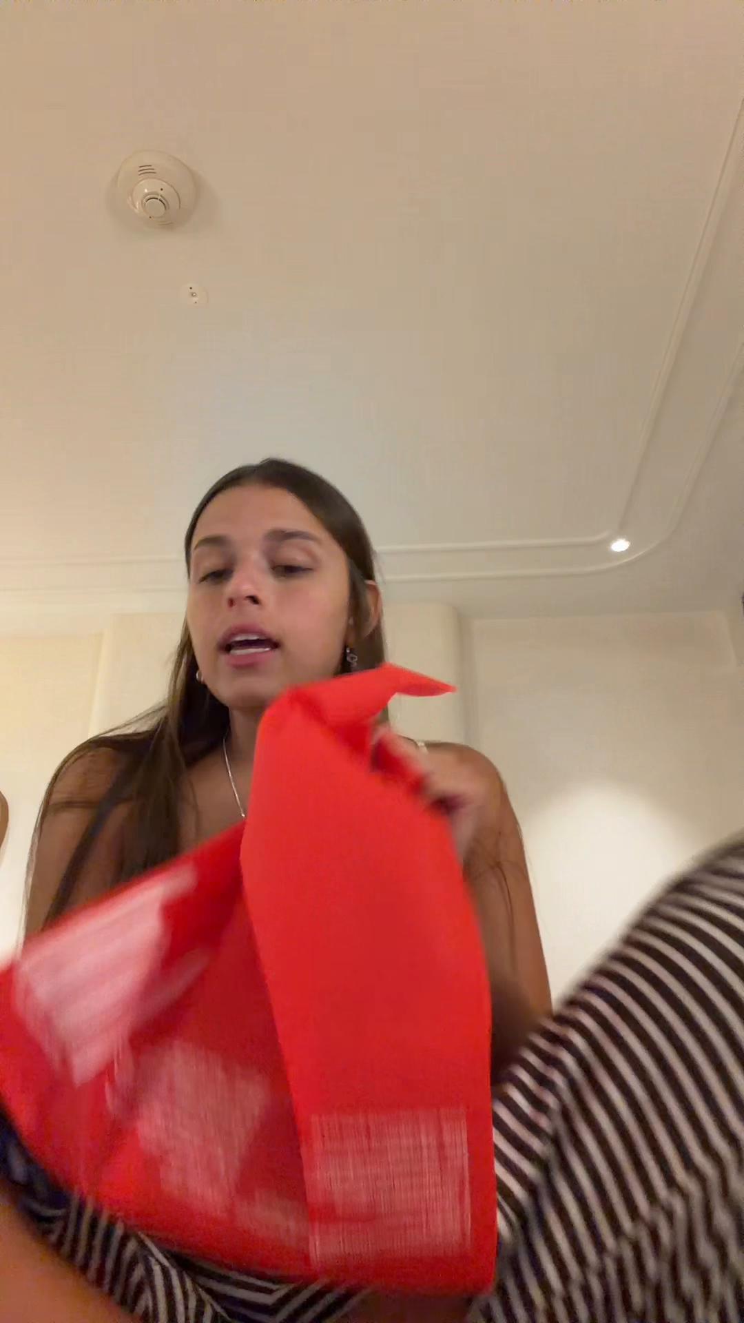 @Nina_Ariel