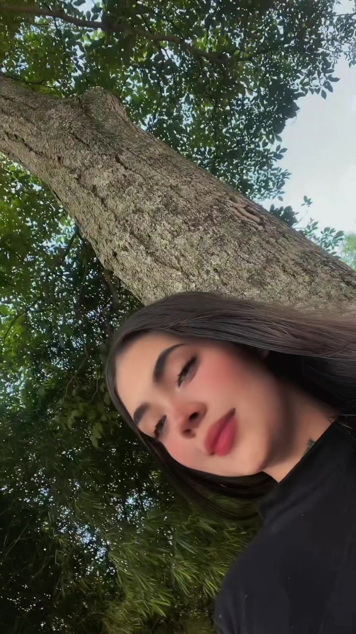@𝓥𝓮𝓷𝓾𝓼𝓵𝓸𝓿𝓮𝓮