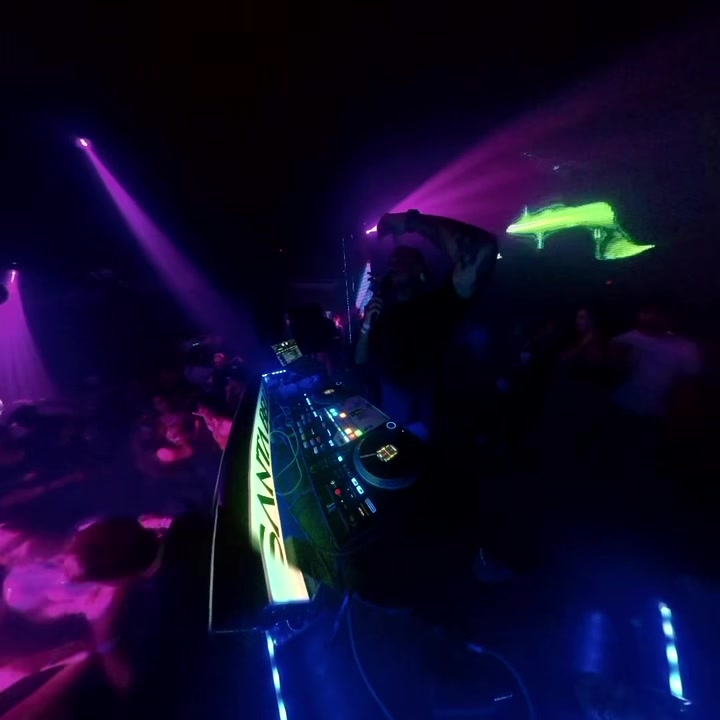 @SANTA BELLA
