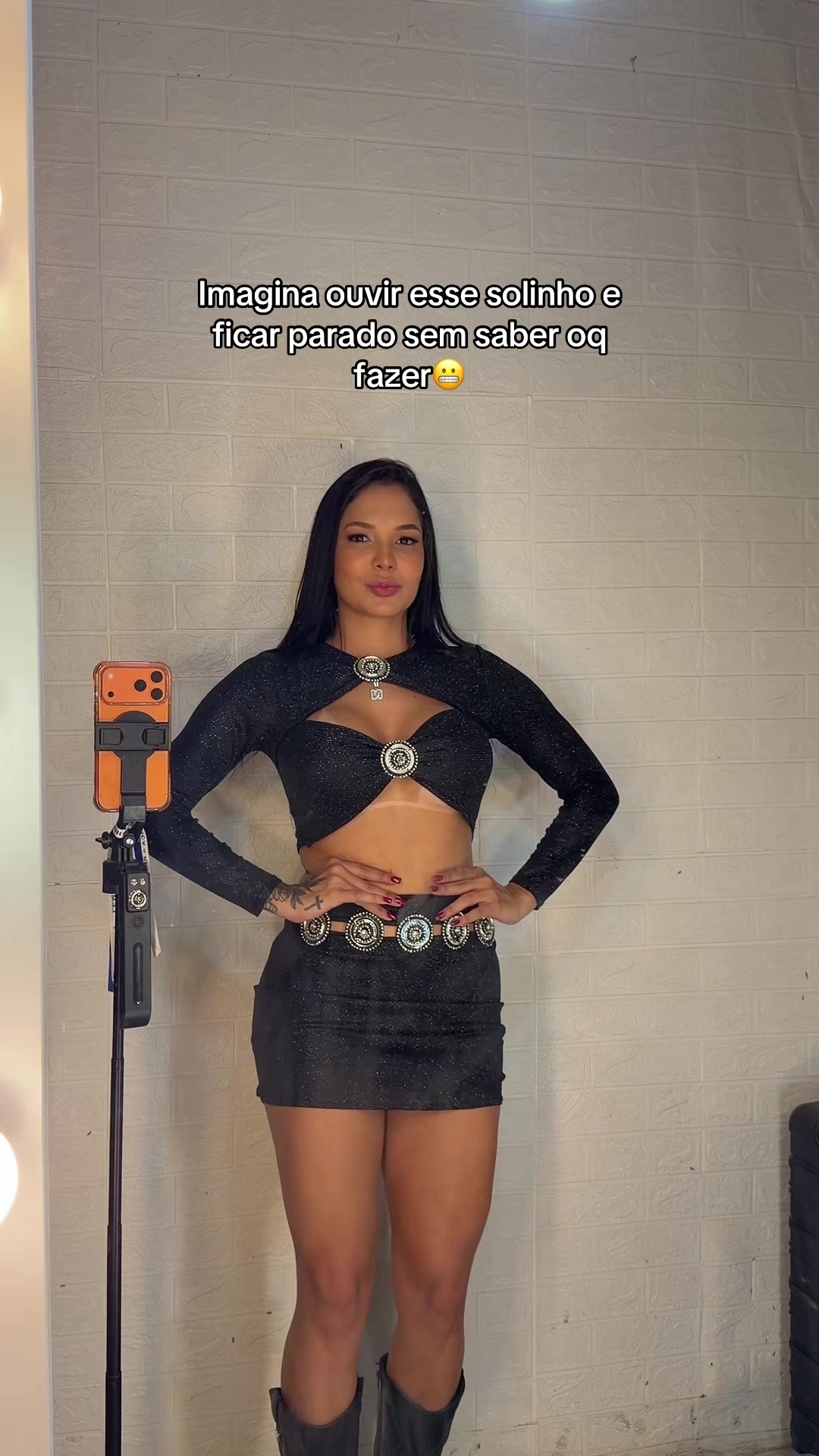 @N&uacute;bia Dias