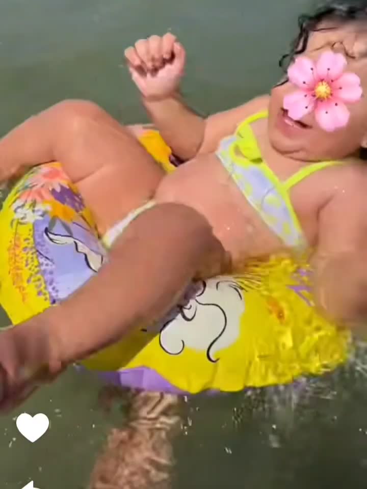 @chahinez_