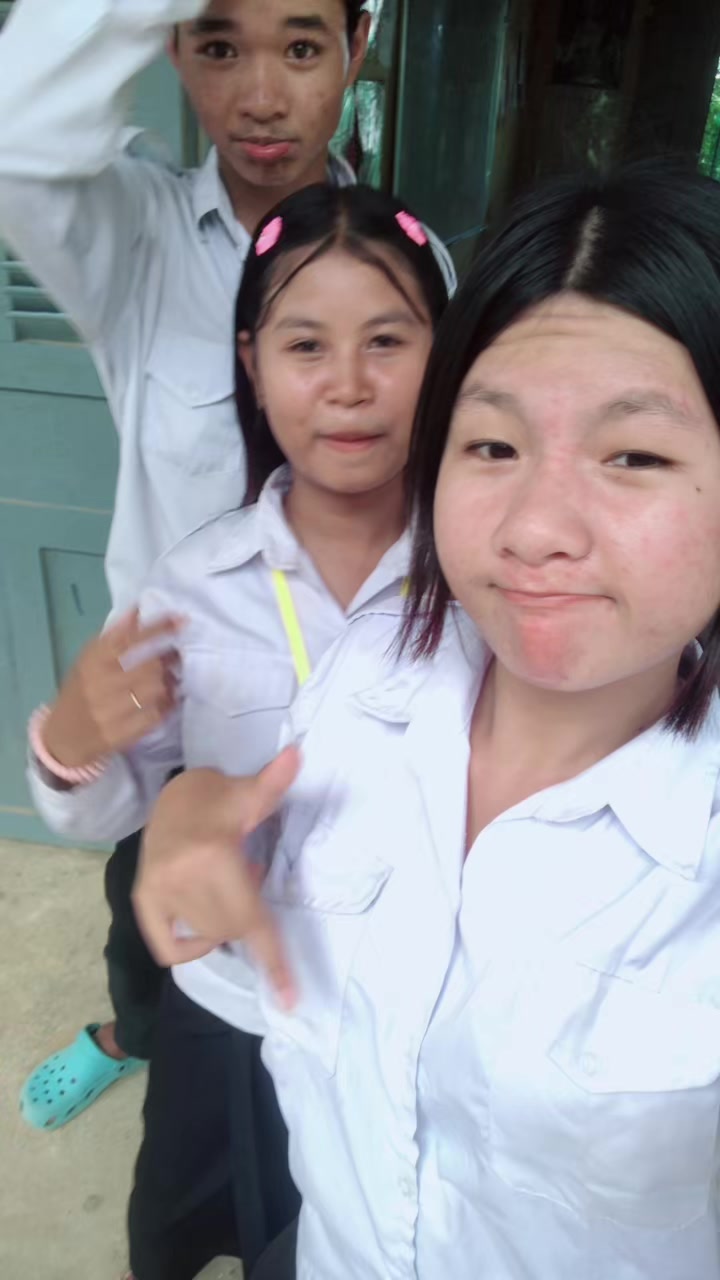 @ស្រីតាក្មេងខ្ជូត