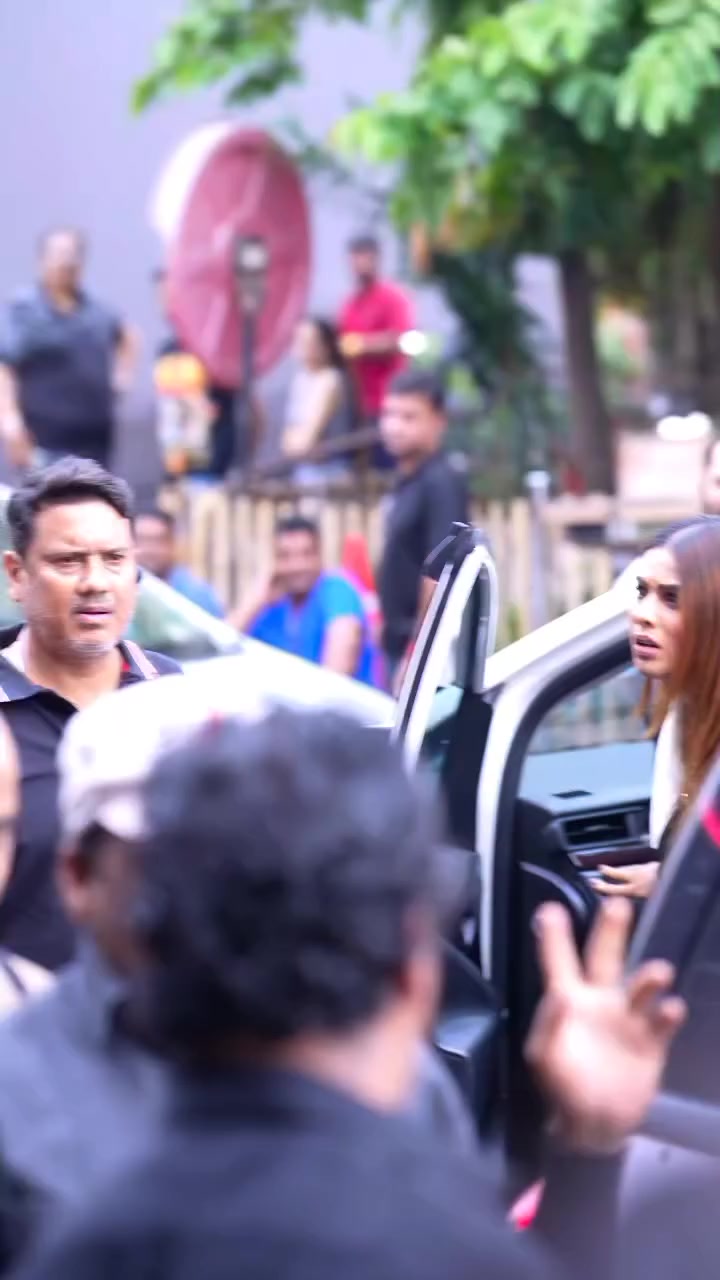 @nia Sharma