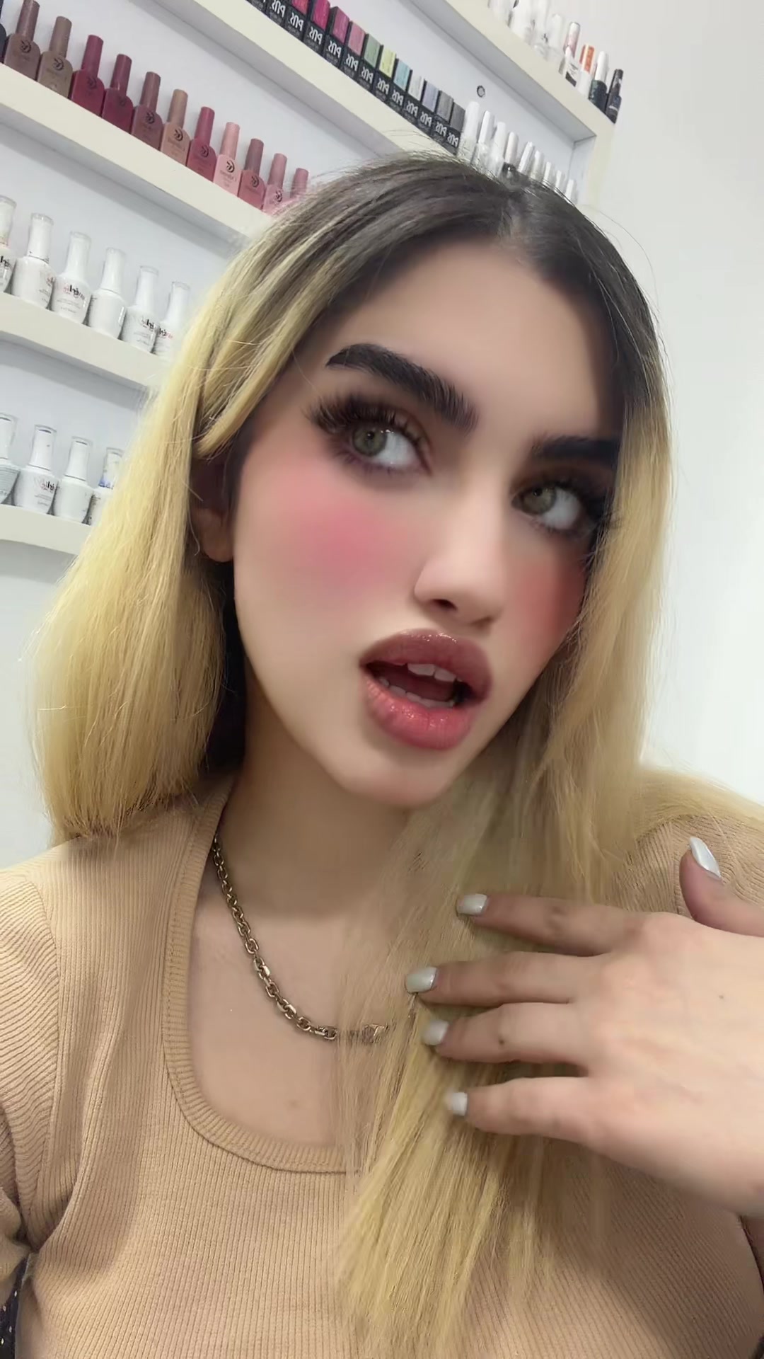 @elenahmadi1